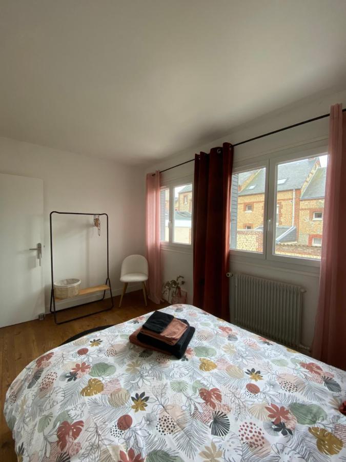 Petite Maison De *