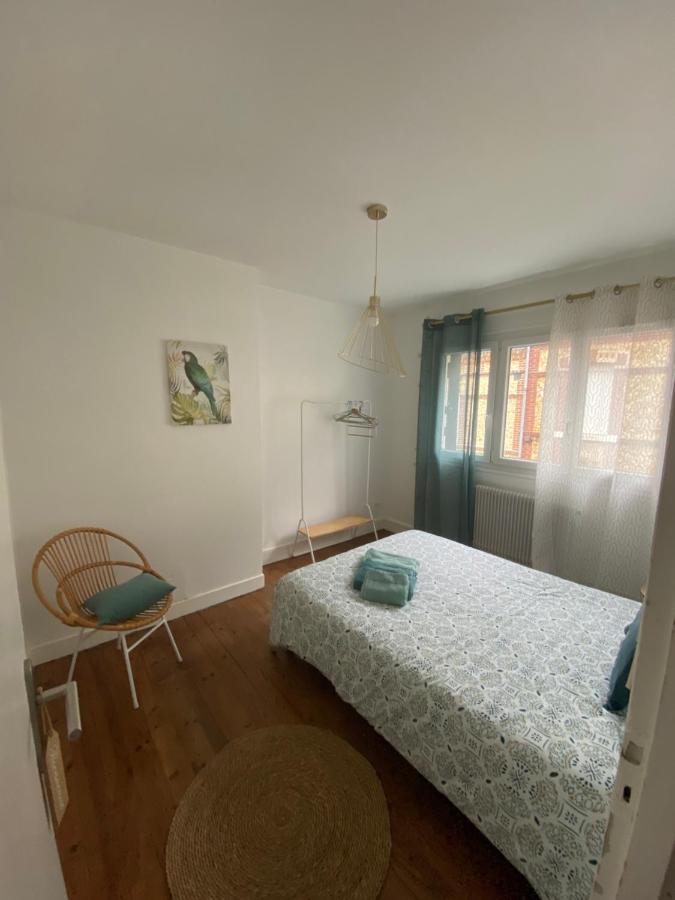 Petite Maison De *