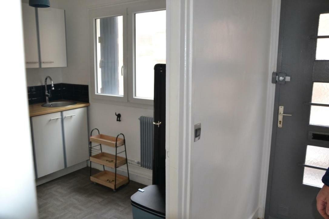 Petite Maison De *